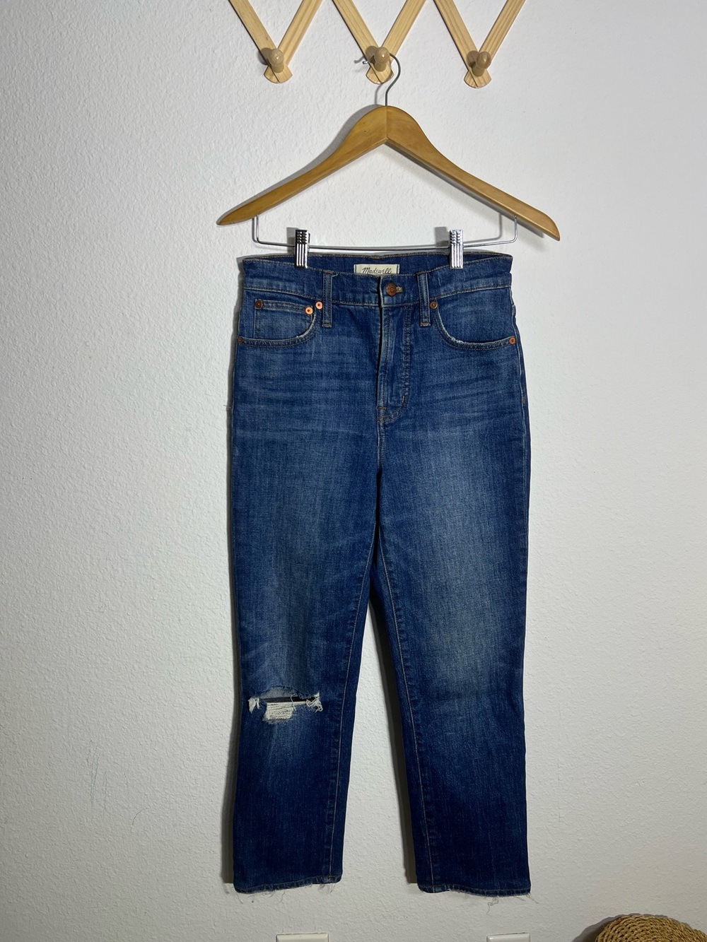 MADEWELL • Perfect Vintage Crop Jeans with distressed knee medium wash denim